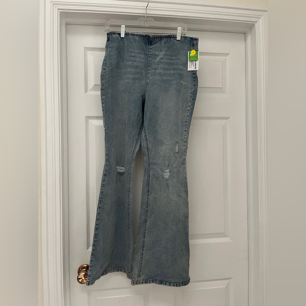 NWT No Boundaries pull on flare leg jeans size large